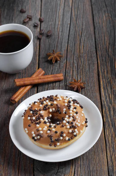Café e delicioso donut — Fotografia de Stock