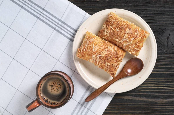 Кофе и пирожные с сыром — стоковое фото