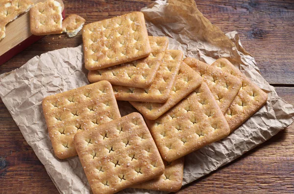 Galletas cuadradas en la mesa — Foto de Stock