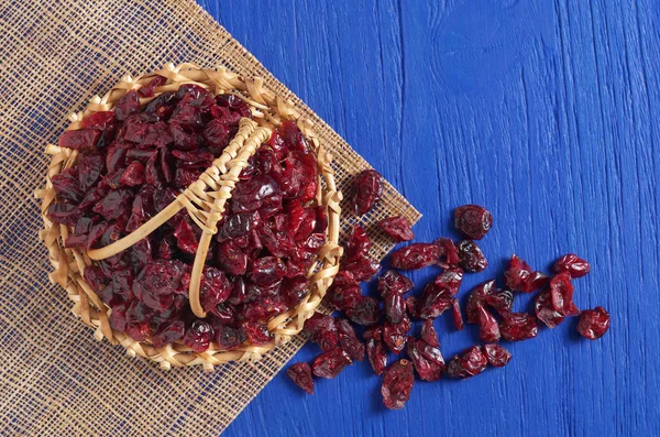 Dry cranberry in wicker basket — Stock Photo, Image