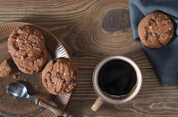 Cookies served on a plate with coffee — Stock Photo, Image