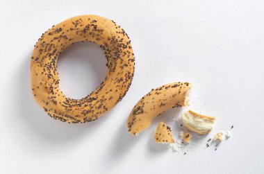 Haşhaş kapaklı simit.