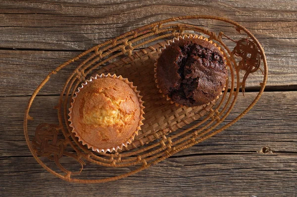 Magdalenas de chocolate y vainilla —  Fotos de Stock