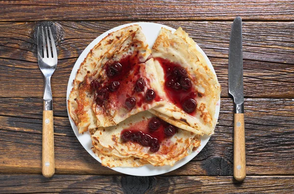 Pancake with jam and cutlery — 스톡 사진