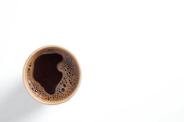 白い背景のコーヒーの段ボール使い捨てカップ コピースペース付きのトップビュー 使い捨てエコペーパー食器 — ストック写真