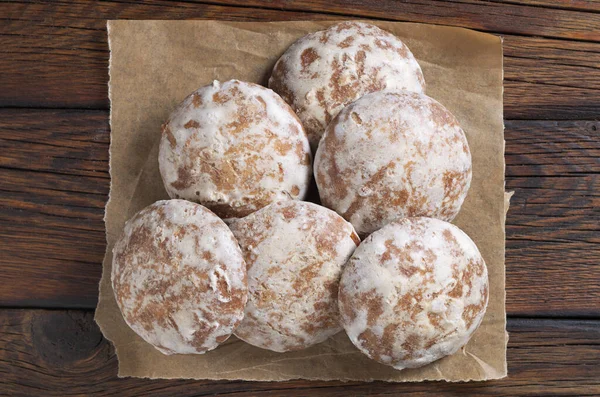 Geglazuurde Peperkoek Koekjes Houten Tafel Bovenaanzicht — Stockfoto