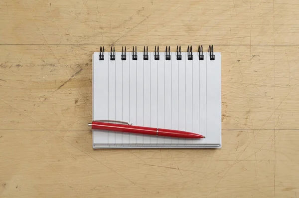 Geopend Notitieboekje Pen Oude Houten Achtergrond Bovenaanzicht — Stockfoto