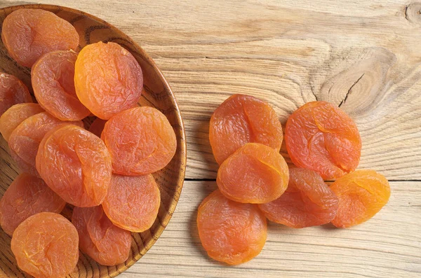 Abricots Secs Dans Une Assiette Près Table Bois Close Vue — Photo