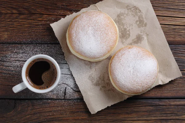 Donuts Berlineses Taza Café Sobre Mesa Madera Vista Superior —  Fotos de Stock