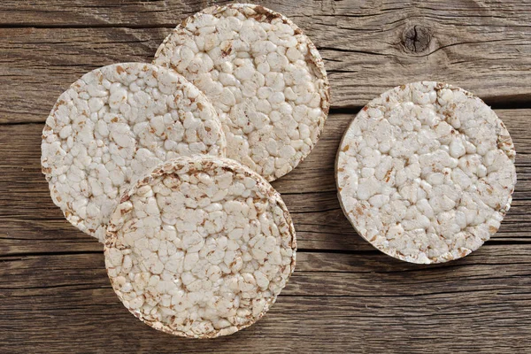 Tarwekoeken Houten Achtergrond Close Bovenaanzicht Dieetvoeding Met Weinig Calorieën — Stockfoto