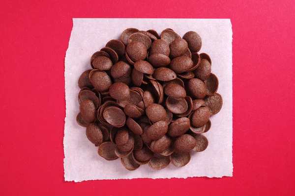 Café Manhã Cereais Chocolate Fundo Vermelho Conchas Vitrificadas Vista Superior — Fotografia de Stock