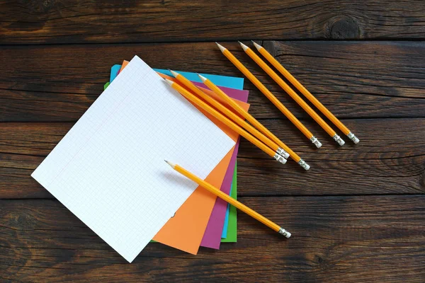 Cuadernos Escolares Lápices Sobre Fondo Madera Oscura Vista Superior — Foto de Stock