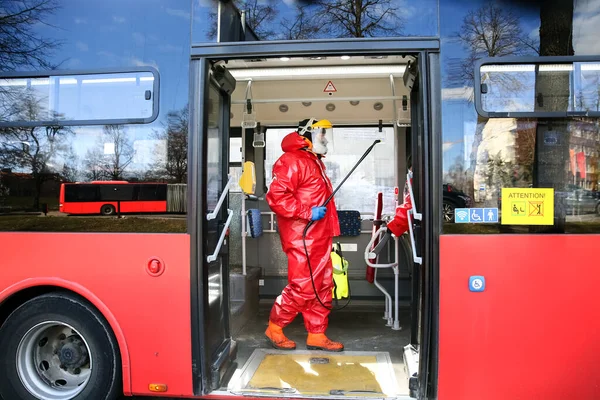 Brigada Emergencia Trabajadores Mulicipality Desinfectando Transporte Público Durante Brote Del Imagen De Stock