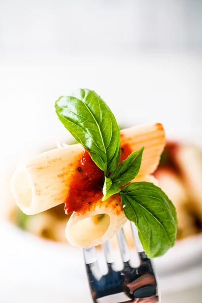 Pasta con salsa di pomodoro — Foto Stock