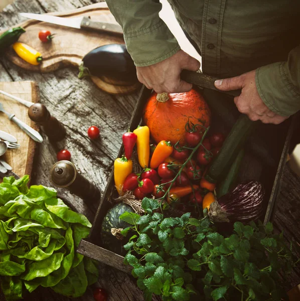 Legume organice pe lemn — Fotografie, imagine de stoc