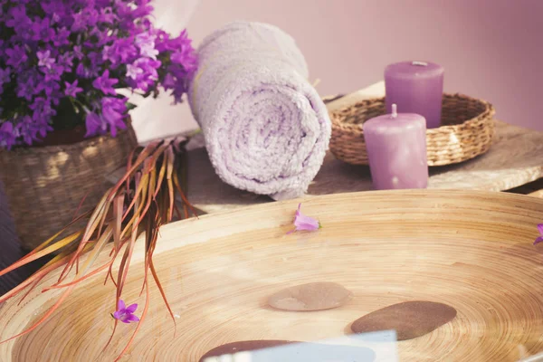 Ajuste spa púrpura —  Fotos de Stock