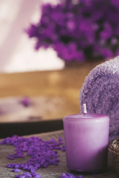 Purple spa setting — Stock Photo, Image