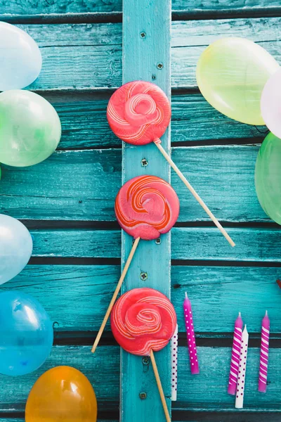 Doğum günü baloons ve nesneleri — Stok fotoğraf