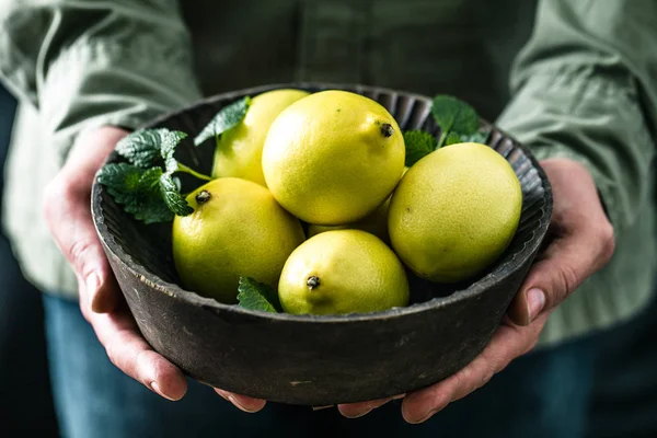 Farmer with lwmon — Stock Photo, Image