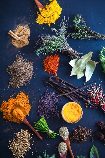 Spices and herbs — Stock Photo, Image