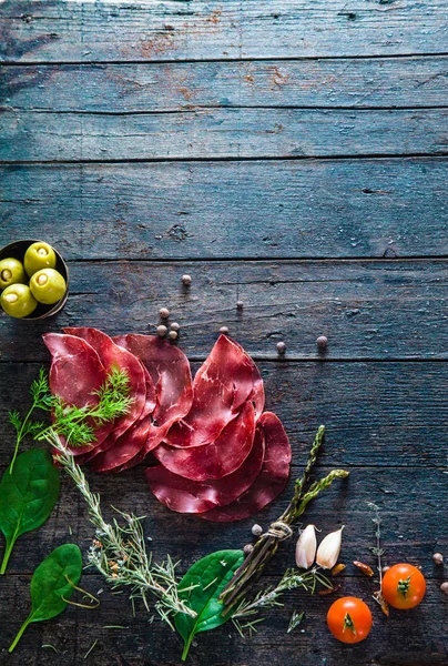 Italienischer Schinken und Salami — Stockfoto