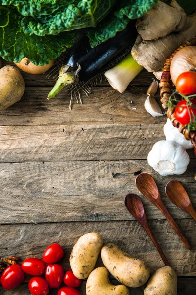 Gemüse auf Holz — Stockfoto
