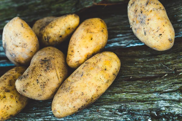 Patate su legno — Foto Stock