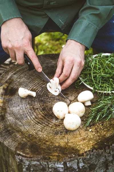 Preparing food on wood — Stock Photo, Image