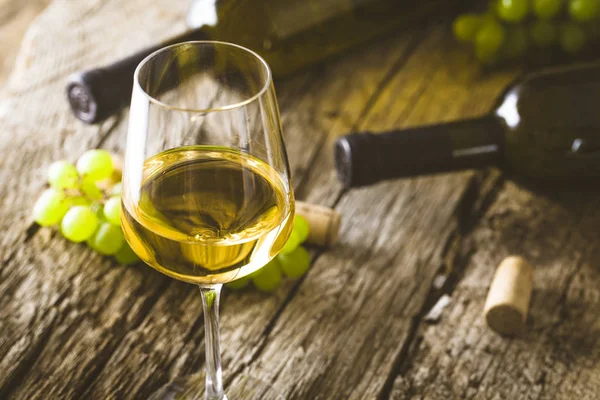 Wijn op hout — Stockfoto