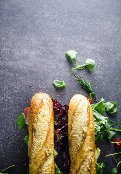 Deli sandwich with vegetables — Stock Photo, Image