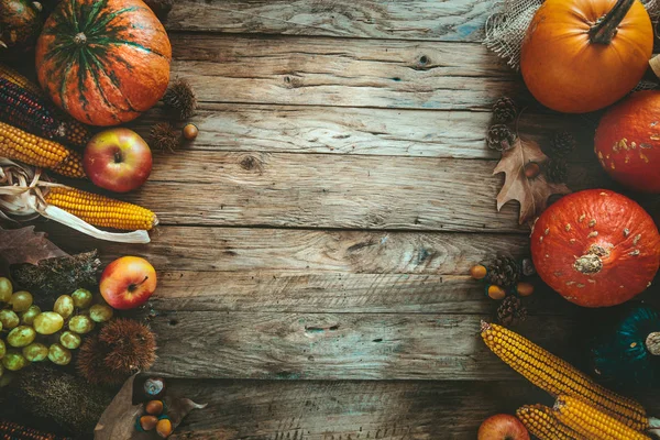 Podzimní fruitsetting na stole — Stock fotografie