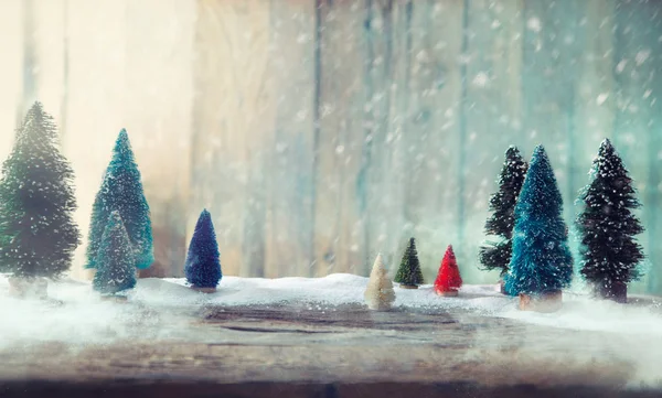 Weihnachtsbäume auf Holz — Stockfoto