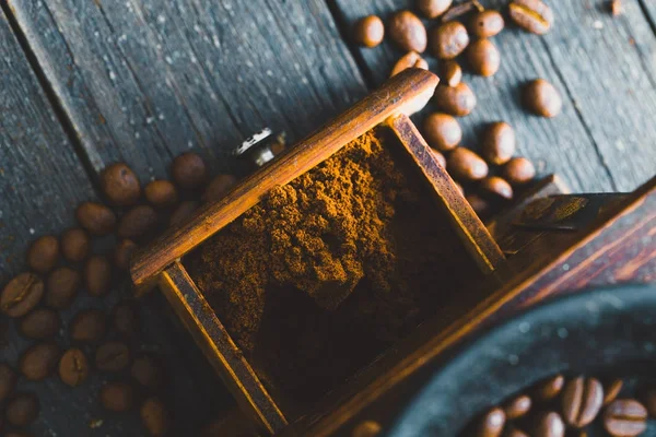 Kaffee auf Holz — Stockfoto