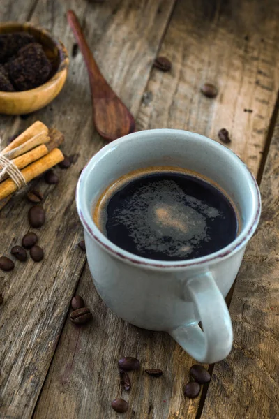 Kaffee auf Holz — Stockfoto