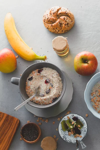 Здоровый Выбор Завтраков Хлопья Фруктами Йогурт Семенами — стоковое фото