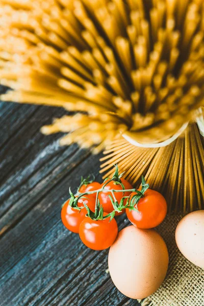 Italian Cooking Whole Wheat Pasta Ingredients — Stock Photo, Image