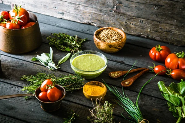 Produtos hortícolas e especiarias — Fotografia de Stock