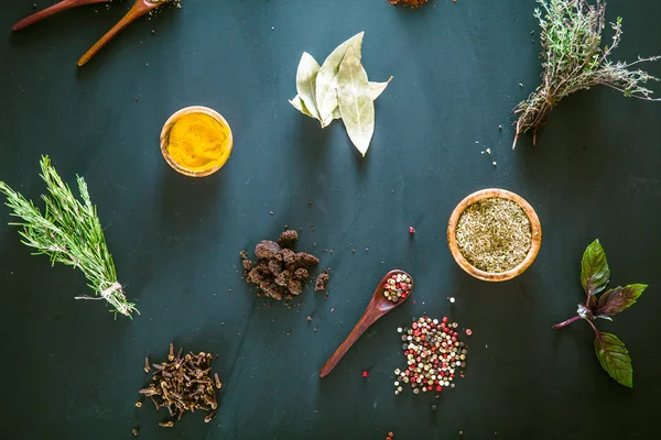 Spices and herbs — Stock Photo, Image