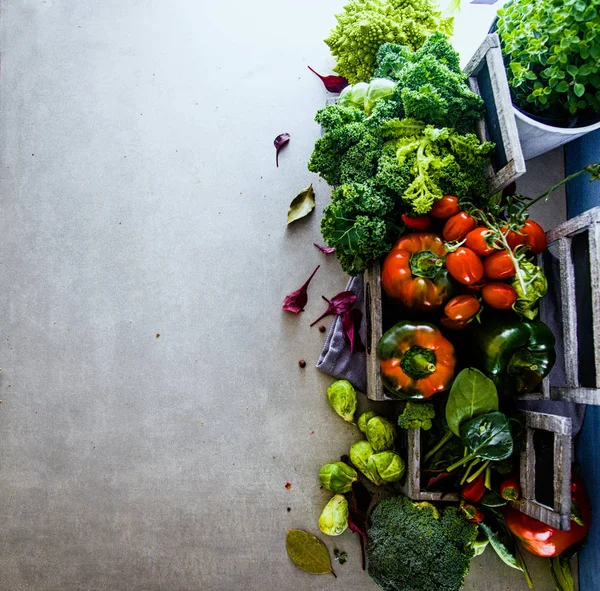 Legumes frescos flatlay — Fotografia de Stock