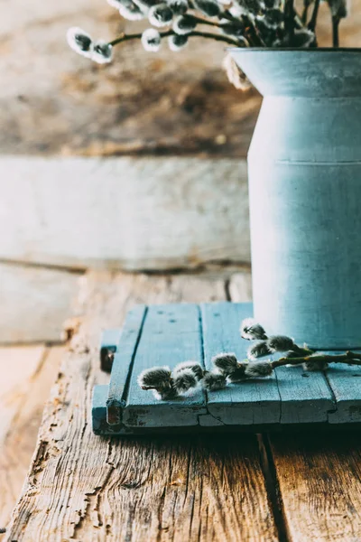 Spring flowers on wood — Stock Photo, Image