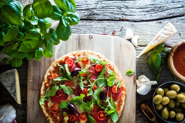Fresh pizza on wood — Stock Photo, Image