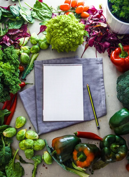 Notebook with vegetables — Stock Photo, Image