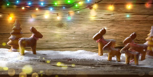 Kerst achtergrond met peperkoek koekjes — Stockfoto