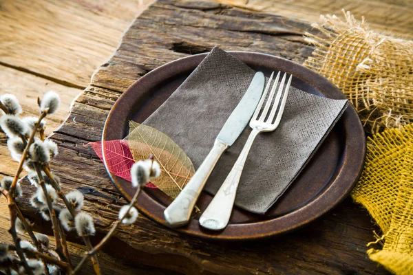 Configuração da mesa de primavera. Cutley em madeira — Fotografia de Stock