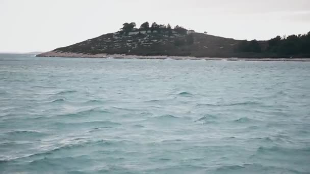 春天波浪汹涌的大海 — 图库视频影像