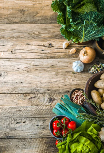 Vegetables on wood — Stock Photo, Image