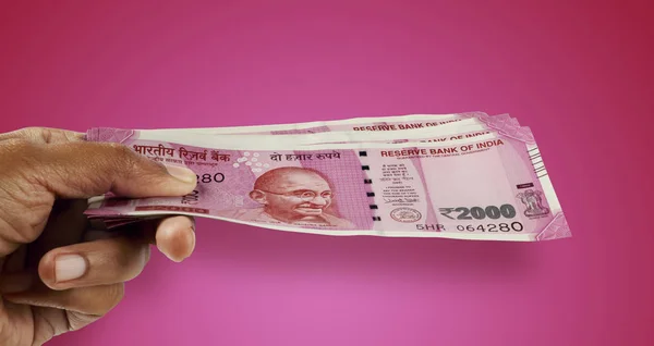 Nowy indyjski Rupia 2000 Uwaga waluty w rękę — Zdjęcie stockowe
