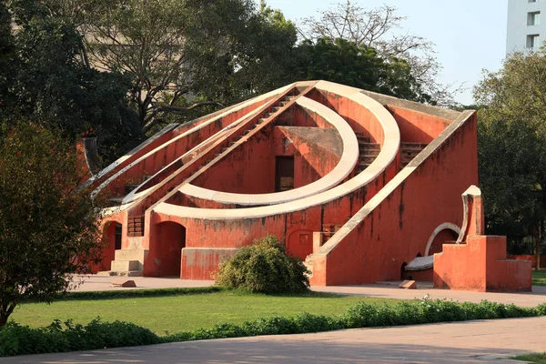 Jantar Mantar architektonicznych astronomii instrumentu, New Delhi, Ind — Zdjęcie stockowe