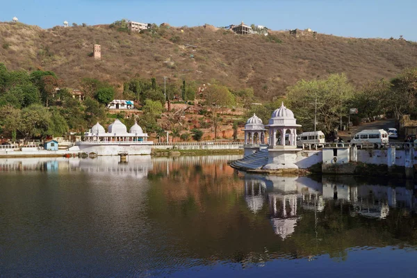 A város tavak - Udaipur, Rajasthan, India — Stock Fotó