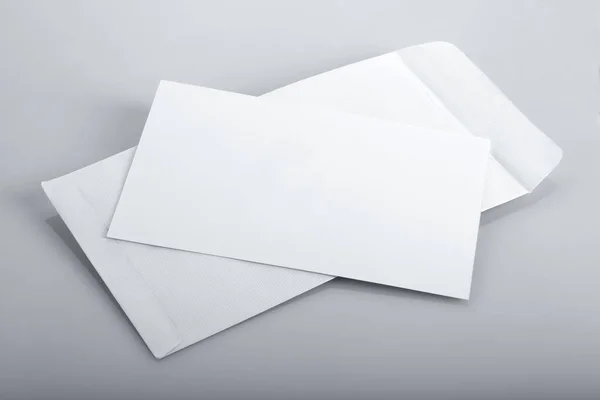 Envelope Branco e Convite Card Mockup — Fotografia de Stock